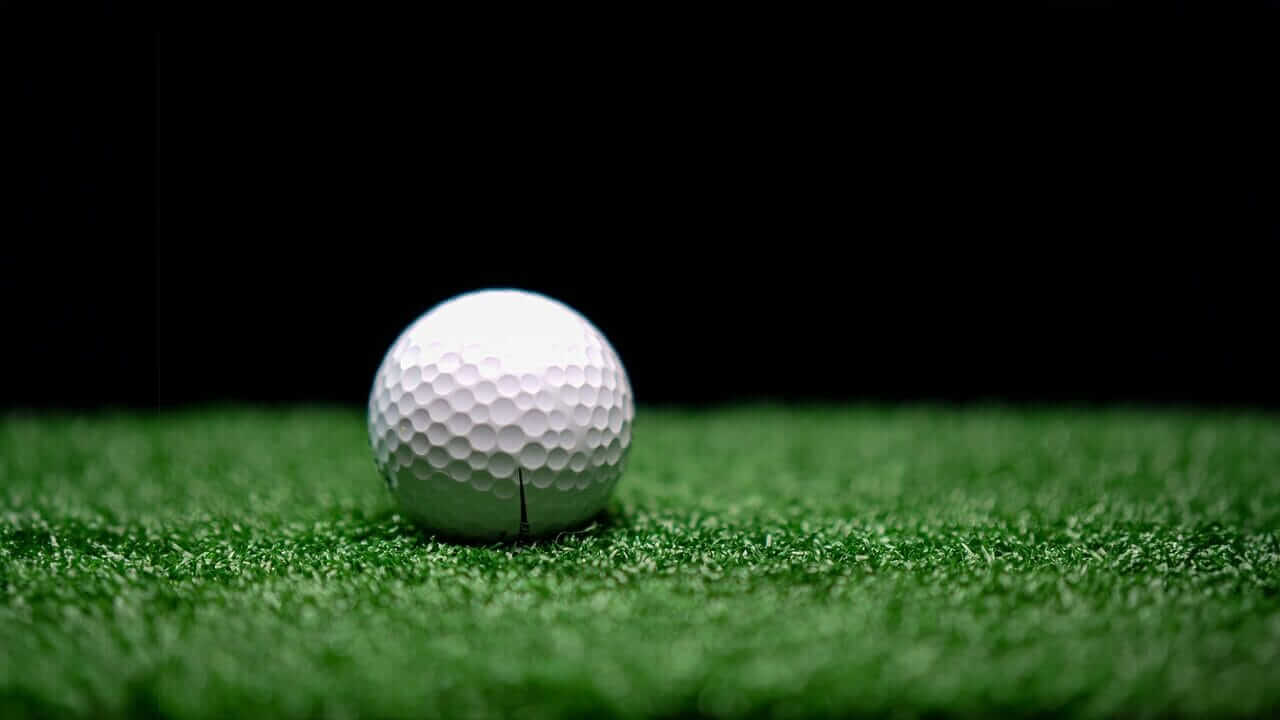 Was ist die richtige Ballposition beim Golf?